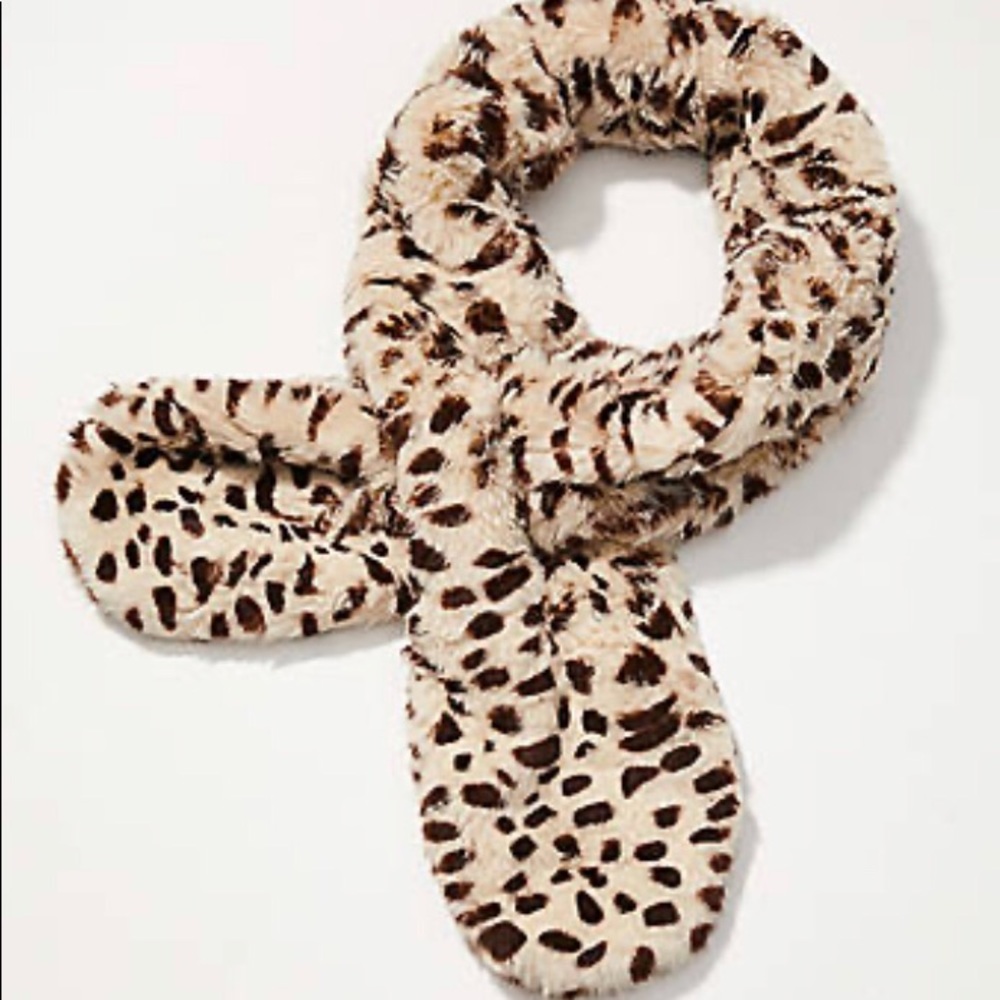 NWT LOFT Women's Spotted Leopard Faux Fur Stole